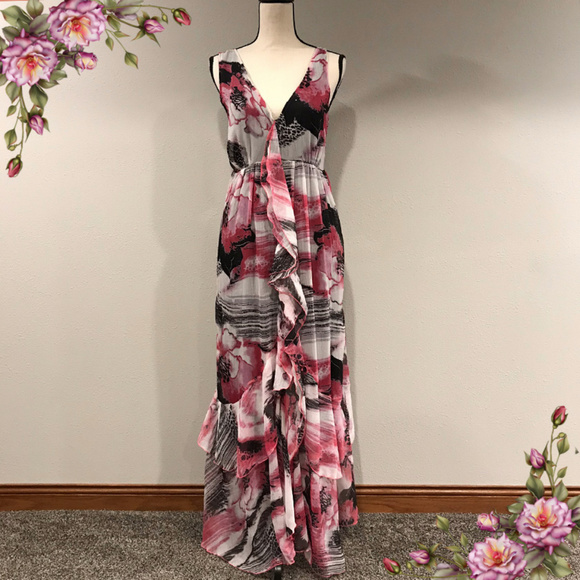 chelsea & theodore Dresses & Skirts - MAKE AN OFFER ;)Stunning layred maxi floral dress